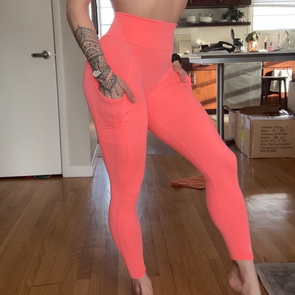 Bombshell Sportswear Curves Leggings - Wild Peach - Picture 3 of 5